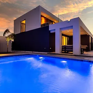 https://beautiful-new-villa-top-location.comcaribbean.com